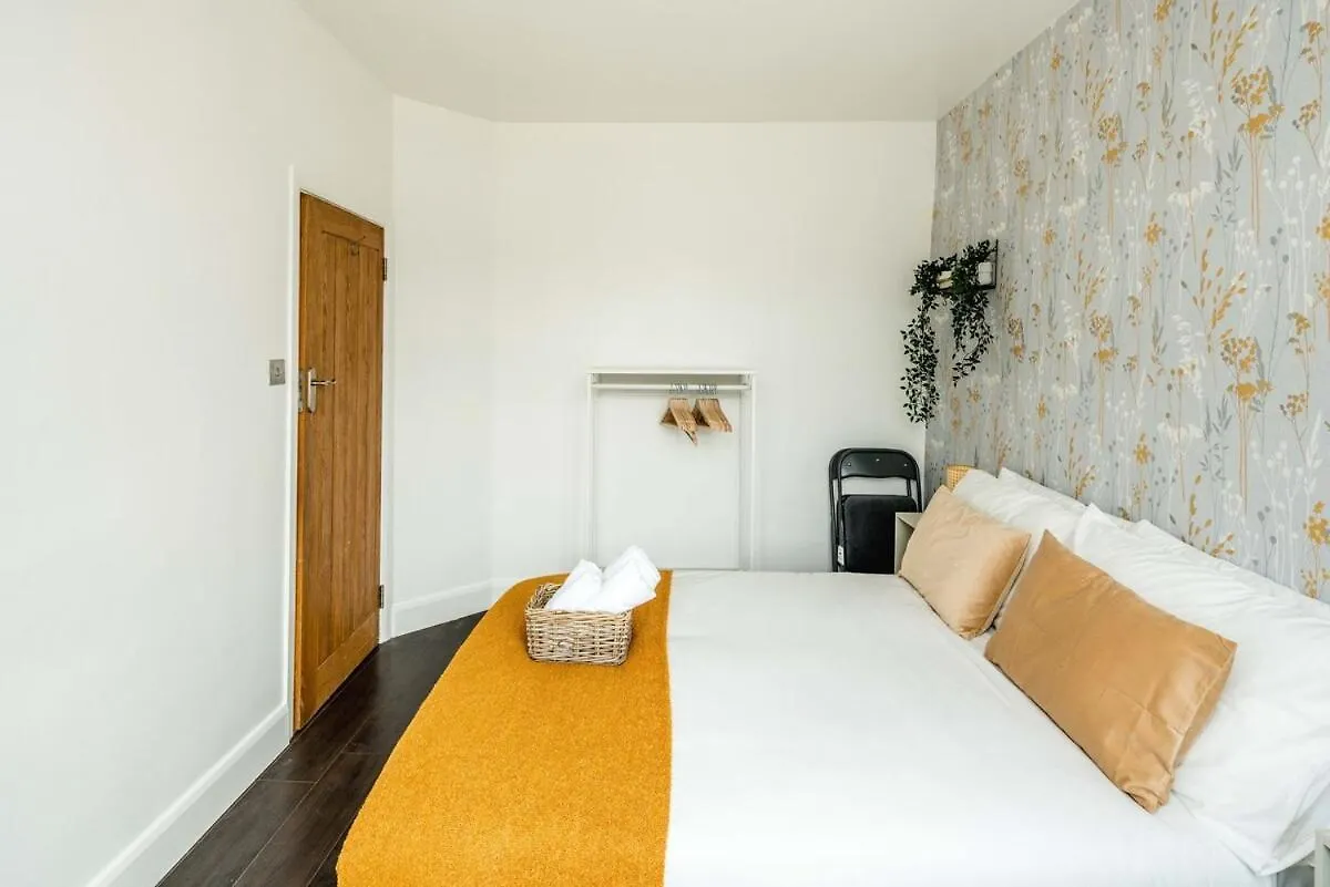 Lovely 3 Bed House In Feltham United Kingdom