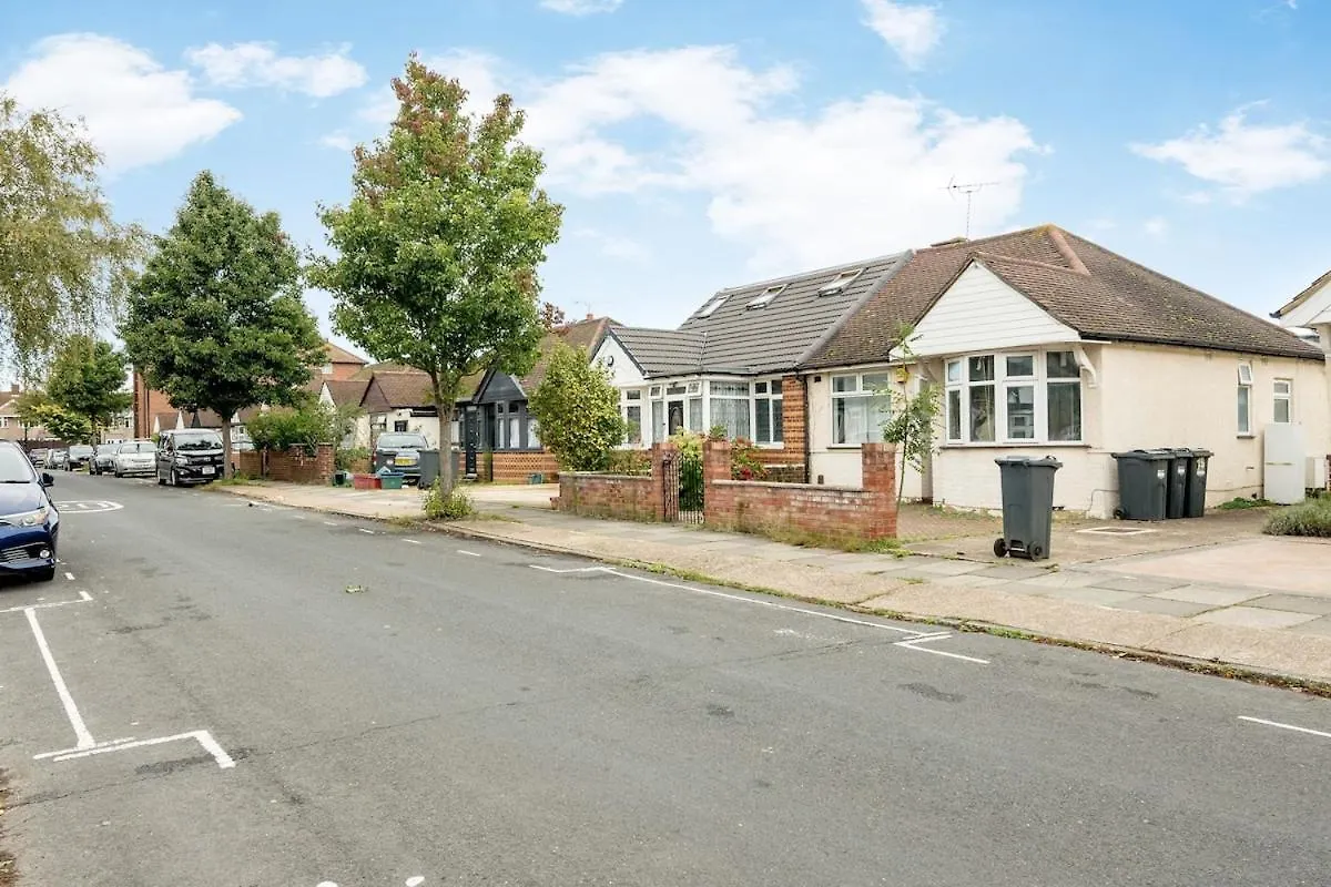Lovely 3 Bed House In Feltham 0*,  United Kingdom