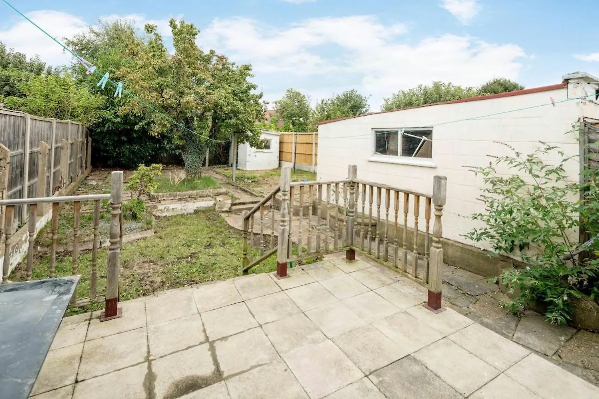Apartment Lovely 3 Bed House In Feltham United Kingdom