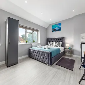 Heathrow Stays - Tw13 Guest house