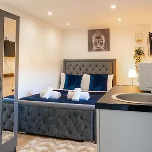 Heathrow - Oakway Guest house